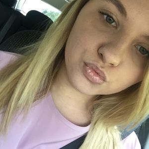 Meet your Posher, Katelyn